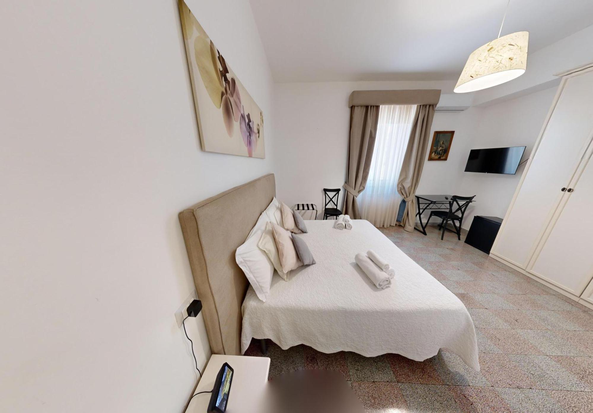 Corsomessina64 Bed & Breakfast โครโตเน ภายนอก รูปภาพ